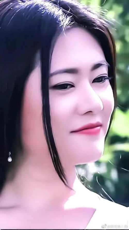 秋瓷炫 泪滴青裳落诗长